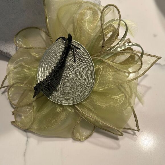 Lime Green Fascinator Hat - Picture 3 of 4